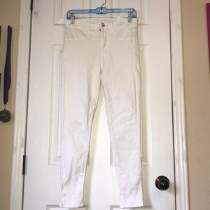 white jegging American eagle jeans